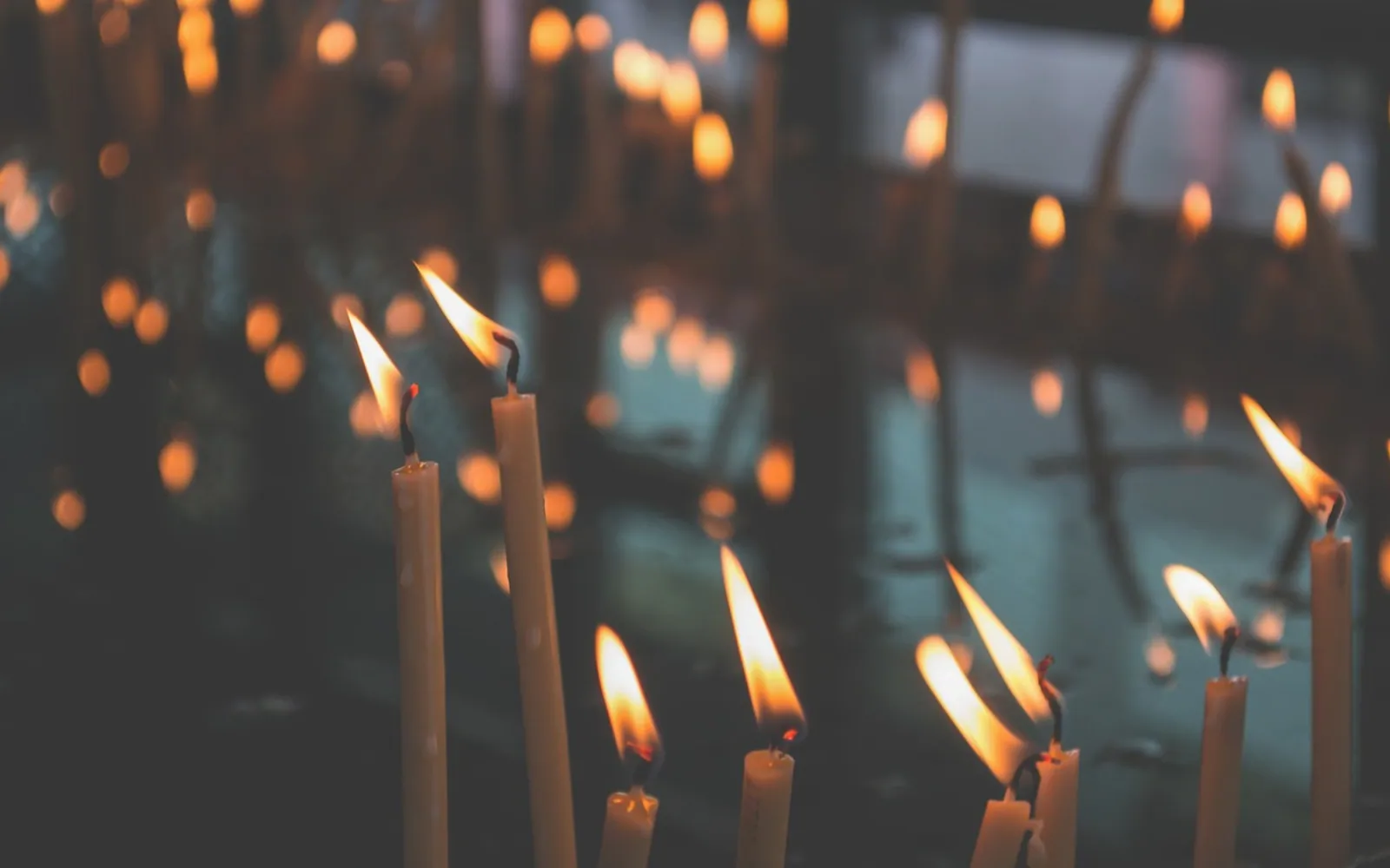 Candles, light and burn
