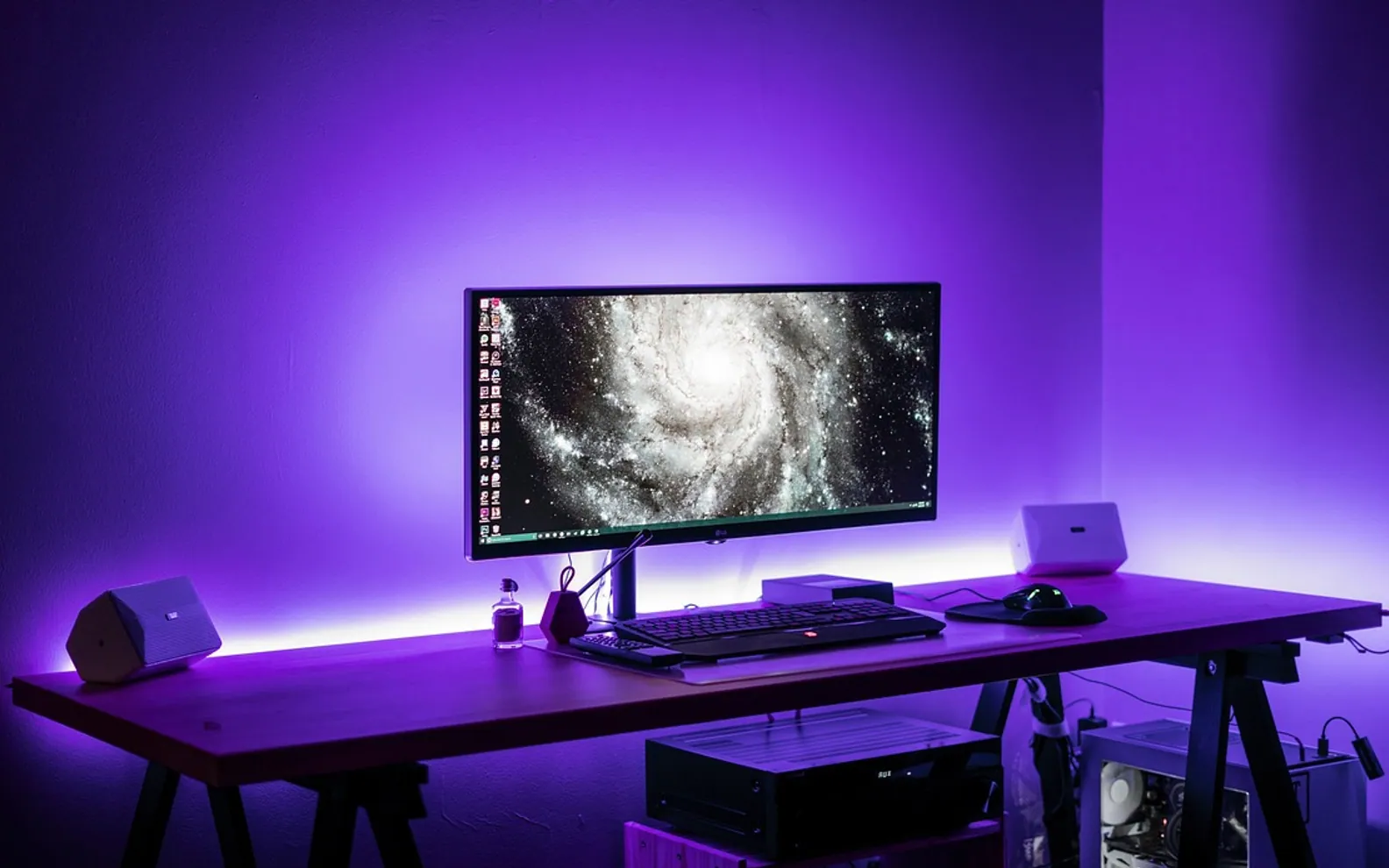 Computer, keyboard and apple